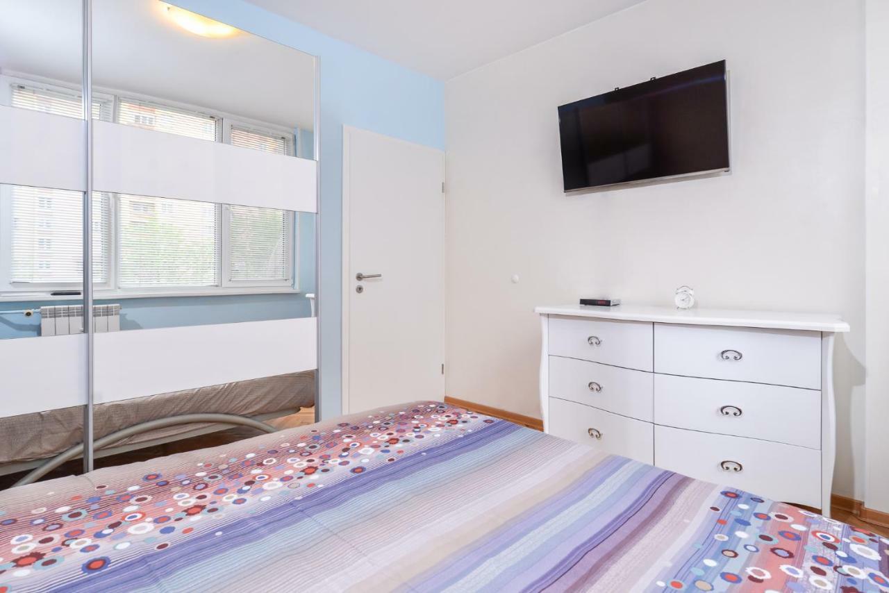 Comfortable One Bedroom Apartment In A Lively Area | Zona B5 | Russian Square Sofia Zewnętrze zdjęcie
